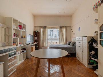 VENTA MONOAMBIENTE CON BALCON EN TRIBUNALES