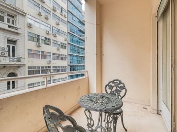 VENTA MONOAMBIENTE CON BALCON EN TRIBUNALES