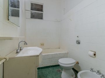 VENTA MONOAMBIENTE CON BALCON EN TRIBUNALES