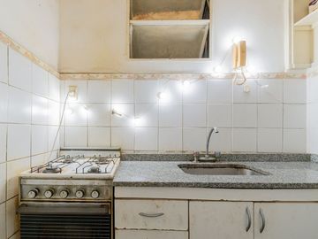 VENTA MONOAMBIENTE CON BALCON EN TRIBUNALES