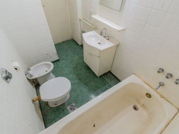 VENTA MONOAMBIENTE CON BALCON EN TRIBUNALES