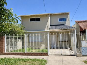 VENTA CASA 4 AMBIENTES ADROGUE + DEPARTAMENTO 4 AM