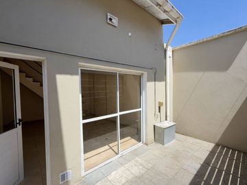 VENTA CASA 4 AMBIENTES ADROGUE + DEPARTAMENTO 4 AM