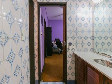 Casa familiar con Jardín, quincho. Muy luminosa!!