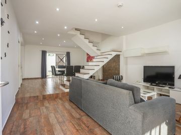 VENTA CASA 6 AMB CON JARDIN Y TERRAZA V. URQUIZA