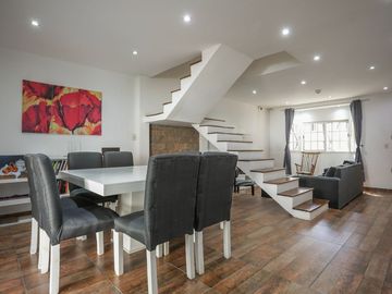 VENTA CASA 6 AMB CON JARDIN Y TERRAZA V. URQUIZA