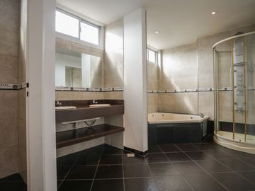 VENTA CASA 6 AMB CON JARDIN Y TERRAZA V. URQUIZA