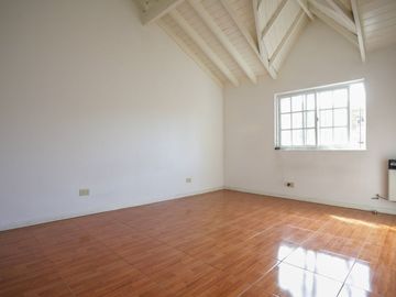 VENTA CASA 6 AMB CON JARDIN Y TERRAZA V. URQUIZA