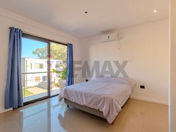 Venta casa con jardin y pileta en la Josefina