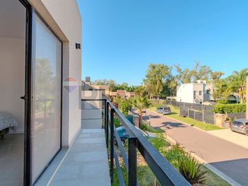 Venta casa con jardin y pileta en la Josefina