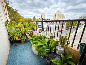 VENDEMOS HERMOSO DPTO. DE 2 AMBIENTES EN FLORES