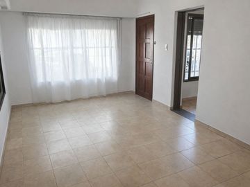 Departamento 2 ambientes con patio sin expensas