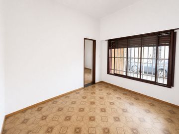 Departamento 2 ambientes con patio sin expensas