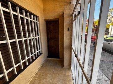 Departamento 2 ambientes con patio sin expensas