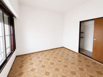 Departamento 2 ambientes con patio sin expensas