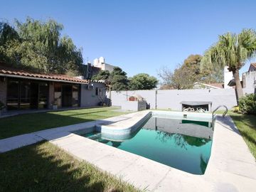 CASA 4 AMB CON QUINCHO Y PILETA EN CIUDAD EVITA