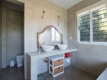 CASA 4 AMB CON QUINCHO Y PILETA EN CIUDAD EVITA