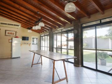 CASA 4 AMB CON QUINCHO Y PILETA EN CIUDAD EVITA