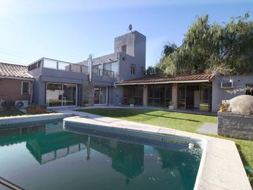 CASA 4 AMB CON QUINCHO Y PILETA EN CIUDAD EVITA