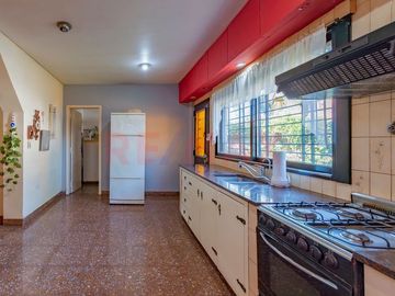 VENTA CASA 6 AMB. MUCHO SOL 3 COCHERAS PADUA SUR