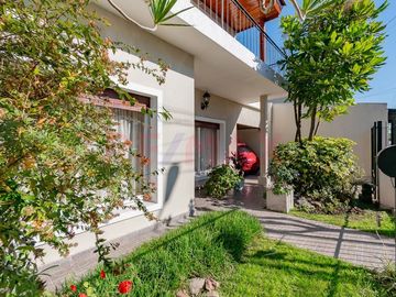 VENTA CASA 6 AMB. MUCHO SOL 3 COCHERAS PADUA SUR