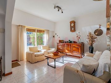 VENTA CASA 6 AMB. MUCHO SOL 3 COCHERAS PADUA SUR