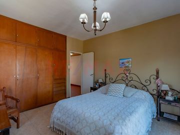 VENTA CASA 6 AMB. MUCHO SOL 3 COCHERAS PADUA SUR