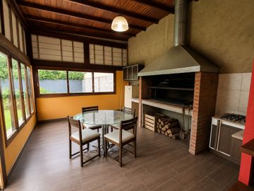 CASA CON PILETA Y QUINCHO COLINAS DE PERALTA RAMOS