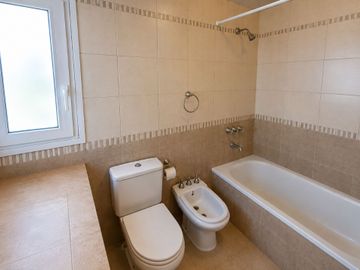 CASA CON PILETA Y QUINCHO COLINAS DE PERALTA RAMOS
