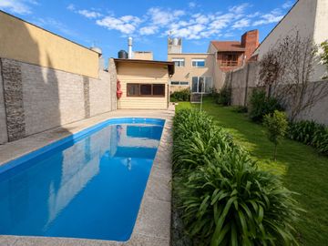 CASA CON PILETA Y QUINCHO COLINAS DE PERALTA RAMOS