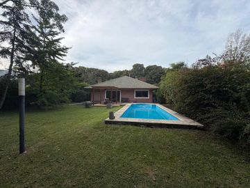 VENTA CASA 4 AMBIENTES PILETA PARRILLA GROSELLAR