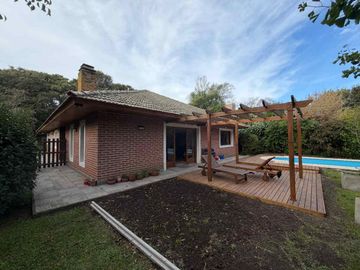 VENTA CASA 4 AMBIENTES PILETA PARRILLA GROSELLAR
