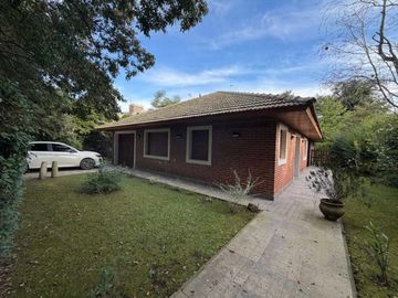 VENTA CASA 4 AMBIENTES PILETA PARRILLA GROSELLAR