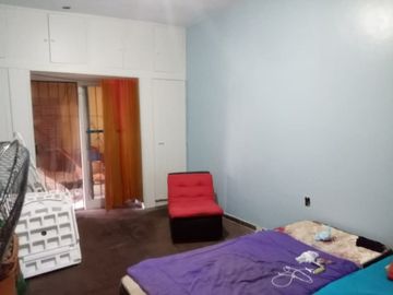 Casa venta tres ambientes a 50 mts de Av. Sucre