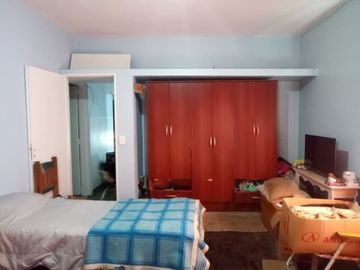 Casa venta tres ambientes a 50 mts de Av. Sucre