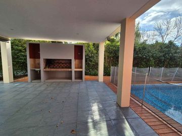 VENTA CASA HARAS DEL SUR 1 CON PILETA LOTE 2050 M2