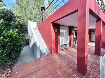 VENTA CASA HARAS DEL SUR 1 CON PILETA LOTE 2050 M2