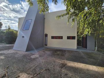 VENTA CASA HARAS DEL SUR 1 CON PILETA LOTE 2050 M2