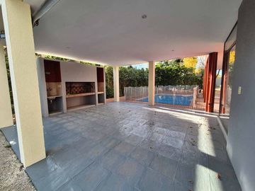 VENTA CASA HARAS DEL SUR 1 CON PILETA LOTE 2050 M2