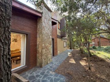 Casa venta Mar Azul 3 ambientes cerca del mar