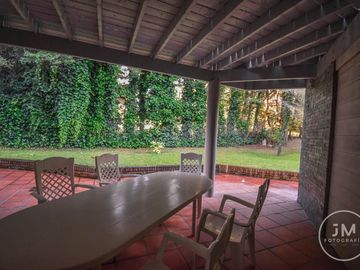 CASA EN VENTA CARILÓ 6 DORMITORIOS CERCA DEL MAR