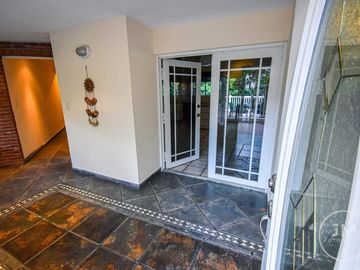 CASA EN VENTA CARILÓ 6 DORMITORIOS CERCA DEL MAR