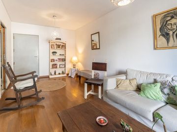 VENTA DEPTO 3 AMB EN COLEGIALES CON BALCON Y PATIO