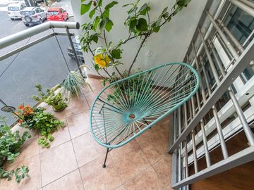 VENTA DEPTO 3 AMB EN COLEGIALES CON BALCON Y PATIO