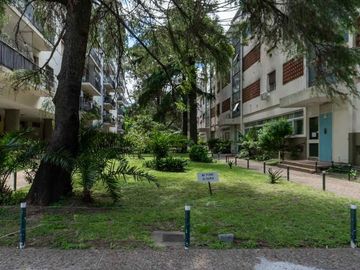 Venta dpto 4 amb con patio pura luz en complejo