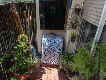 Venta dpto 4 amb con patio pura luz en complejo
