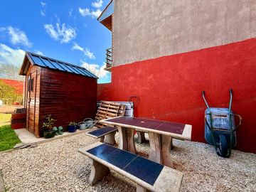 VENTA CASA 3 AMBIENTES CON QUINCHO Y PATIO + DEPTO