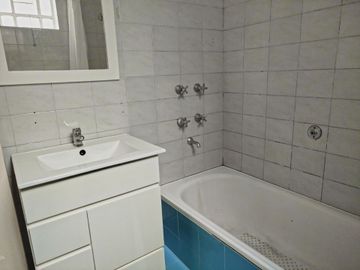 VENTA PH 2 Amb.-Muy Luminoso- 2 Patios- Chacarita
