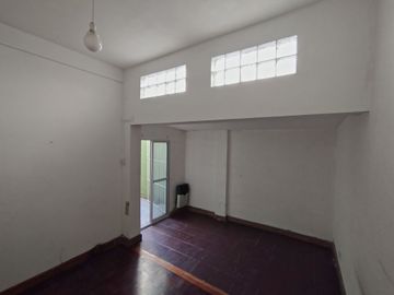VENTA PH 2 Amb.-Muy Luminoso- 2 Patios- Chacarita