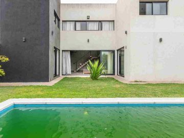 Casa en Venta Horizontes al Sur 5amb. Jar/pil/coch